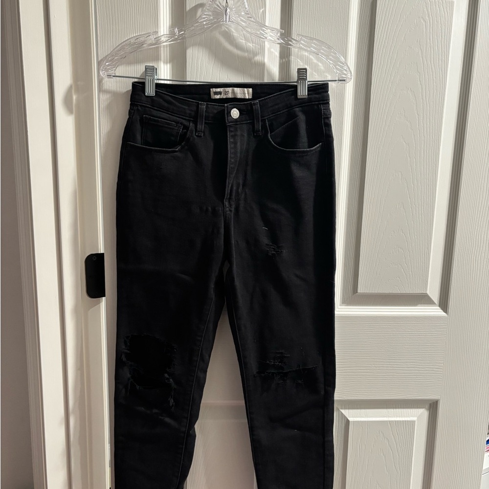 Levi's Black Skinny Jeans with Sleek Fit